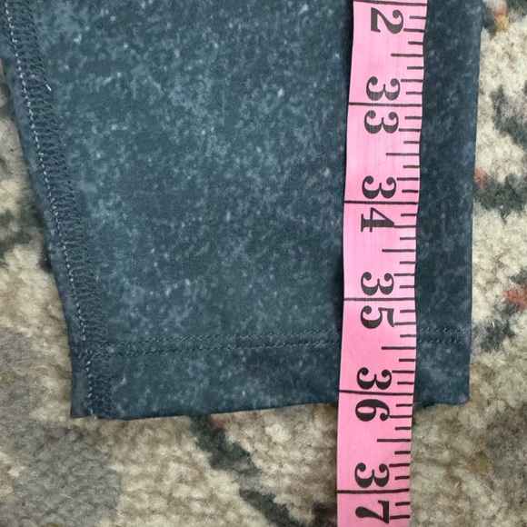 Beyond Yoga Lux High Waisted Midi Legging in Blue Printed Speckle - Picture 9 of 9